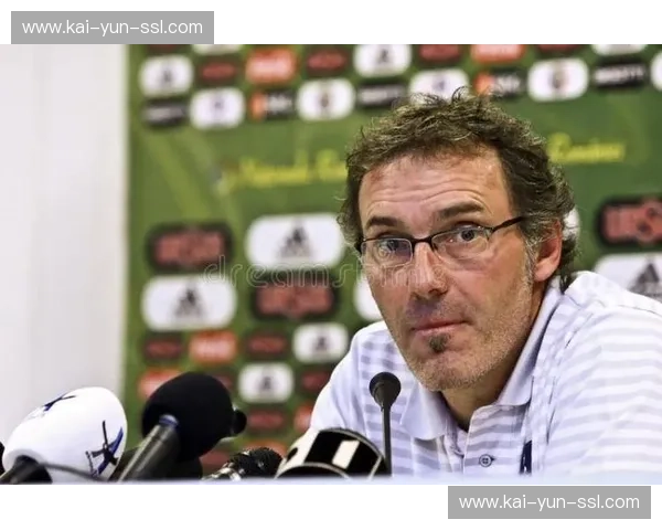 里昂主帅布兰科手势暗号调整中场拦截强度 里昂主帅布兰科手势暗号调整中场拦截强度